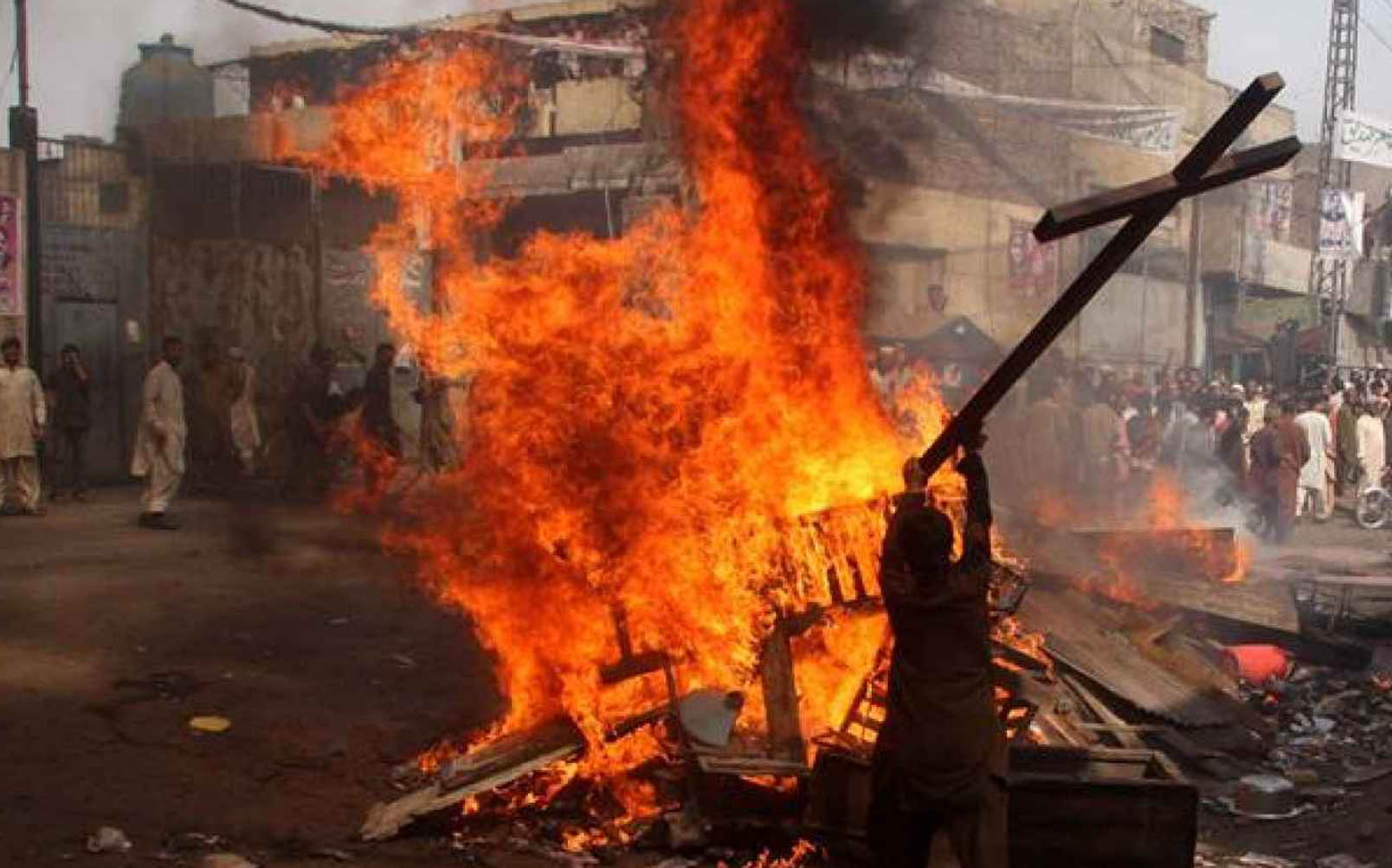 Extremistas atacam cristãos. (Foto: Reuters)